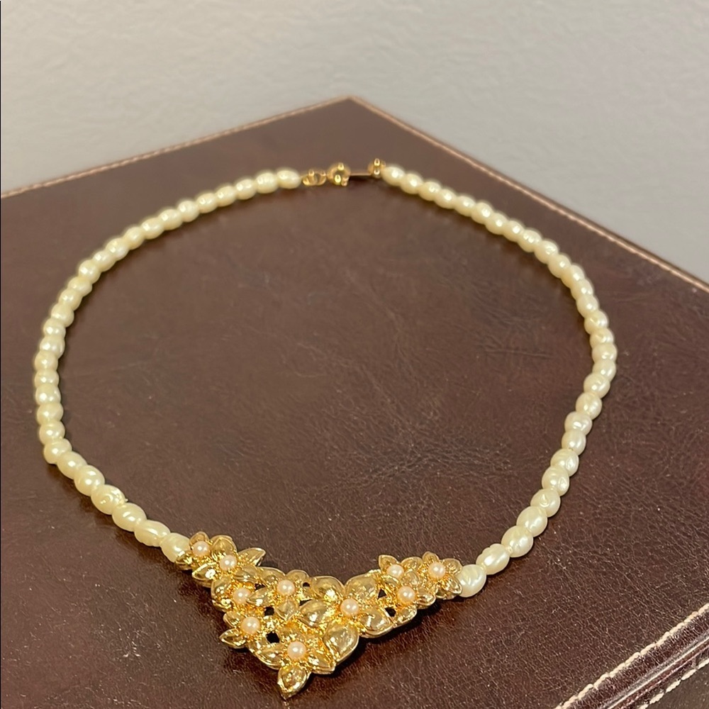 Vintage Avon Gold and Cream Pearl Collar Necklace